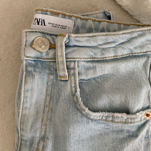 ❌SOLD❌ZARA Straight Light Wash Jeans - Picture 7 of 8